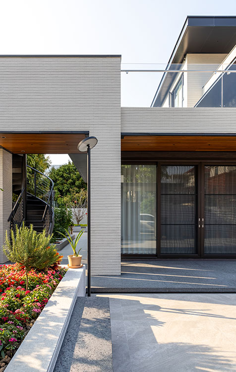 {info.field_group_lang.thumb4.post_other_value_format.alt[$k]}