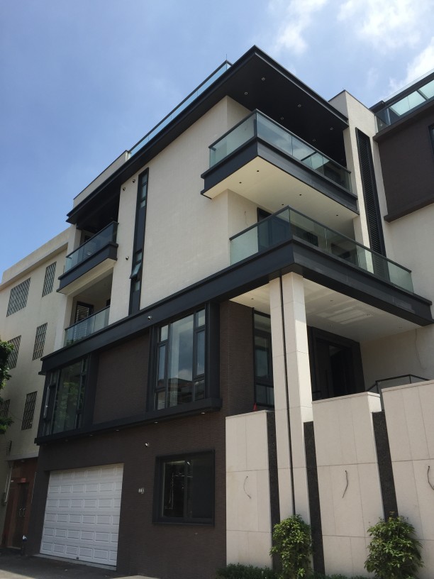 {info.field_group_lang.thumb4.post_other_value_format.alt[$k]}