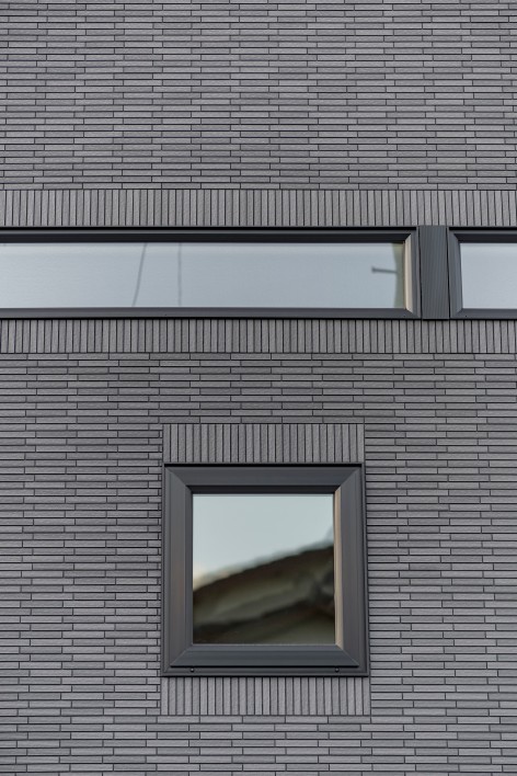 {info.field_group_lang.thumb4.post_other_value_format.alt[$k]}